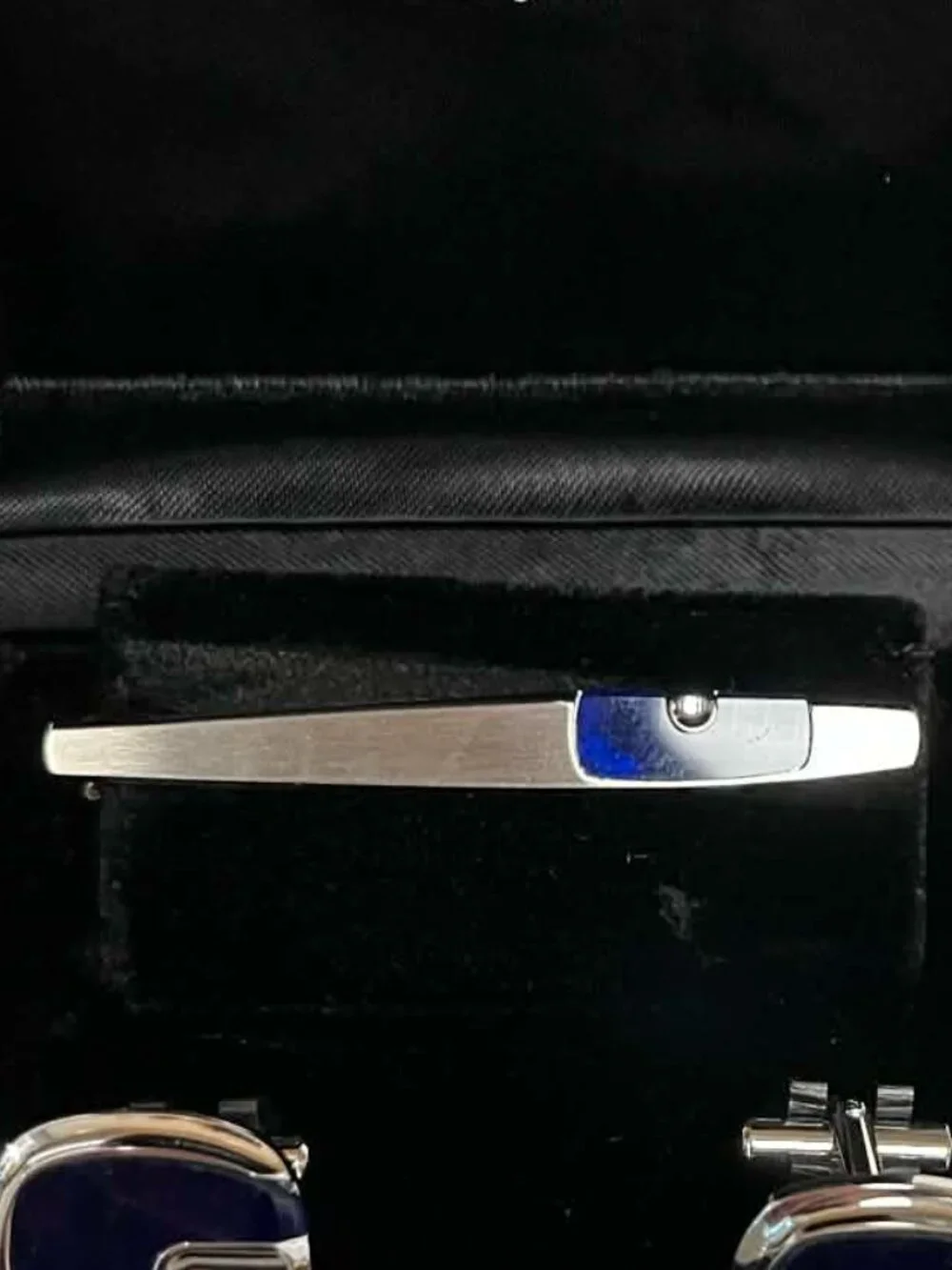Bourbon tie bar and cufflinks